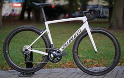 Minimálně jetý 2019 Specialized Tarmac Expert, rim, vel 56cm cca 175-185cm.