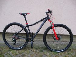 Nové nejeté 29" kolo na rámu Force Galateia 17", vzduchová vidlice Suntour Raidon, osazení Deore 10s