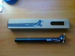 Nová sedlovka DEDA ZERO 100 BLACK (Al; 31,6 mm; 350 mm; 262 g; offset 12 mm)