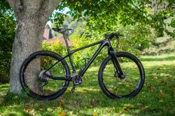 Maxbike Kamet M 27,5 17'' - Shimano XT, karbonová vidlice