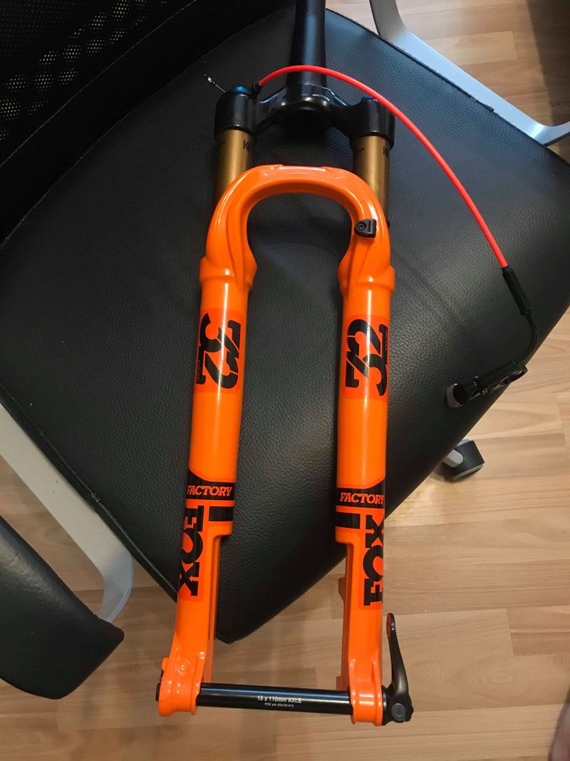 Vidlice Fox F32-29 SC100 FIT4 Factory 51mm QR15 Boost,