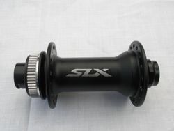 NOVÝ PŘEDNÍ NÁBOJ SHIMANO SLX HB-M7010 BOOST