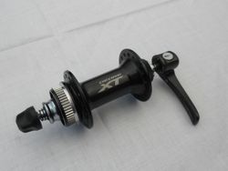 PŘEDNÍ NÁBOJ SHIMANO XT HB-M785 - 100/9 MM