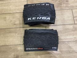 2ks bezdušových plášťů KENDA Saber Pro TR Folding - 29 x 2.20, váha 551 gramů / 120 TPI.