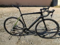 29) Cannondale SYNAPSE CARBON DISC RED eTAP 2018 velikost 56 - REZERVOVÁNO