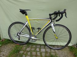 Celokarbonová silnička GT Team vel. 56, Shimano 105, kola Campagnolo Khamsin, 7,95kg, výborný stav!