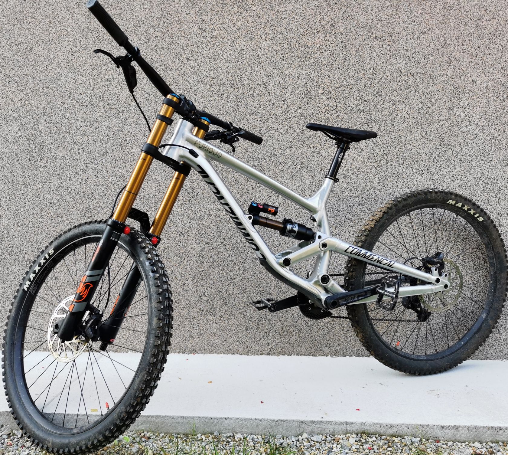 commencal downhill bike furious race 27.5