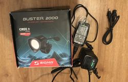 Sigma Buster 2000 příslušenství (nabíječka, prodlužovací kabel, zdroj/powerbanka)