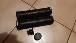 Prodám gripy Giant Tactal single lock