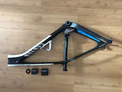 Karbonový rám Canyon vel. L, kola 29”