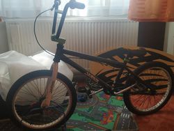 Prodám dvě kola bmx gt a jumper