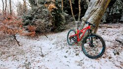 Ibis Mojo 3 Top, Ibis 735 Carbon I9 Hubs, Hope Brzdy