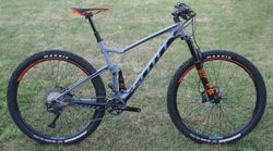 SCOTT Spark 910 - univerzální celoodpružené kolo s karbonovým rámem - NOVÉ