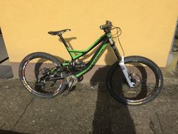 Sjezdové kolo Specialized Demo 8