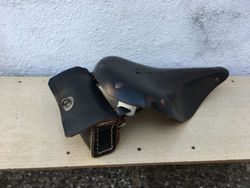 Kožené sedlo s brašničkou Sport 05