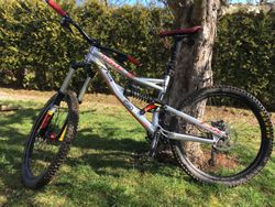 Specialized Status s mnoha novymi dily