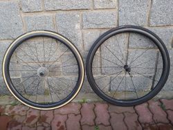 Prodám rok používaná vrchařská zapletená kola Roval CLX 32 galusková