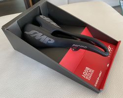 TOP karbonové ergonomické sedlo SELLE SMP FORMA CARBON LYŽINY