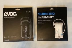 Nové hydrapaky Shimano a Evoc 2L