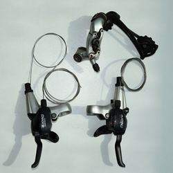Řadící a brzdové páky a přehazovačka Shimano XT