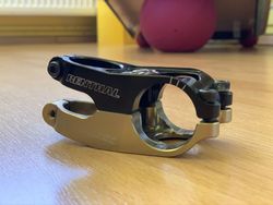 Prodám představec RENTHAL Duo Stem, délka 50 mm, 31,8 mm