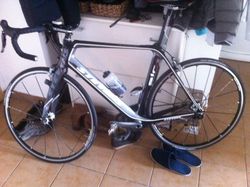 Karbonové silniční kolo + špičková zapletená kola Mavic r-sys sl