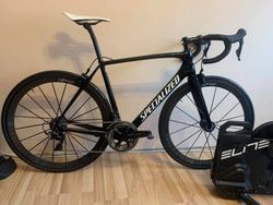 Specialized Tarmac Cosmic Black, Lightweight Meilenstein, vel. 56, Dura-ace R9100, 6,45kg