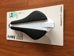 Sedlo Fabric Tri Race Flat - black/white