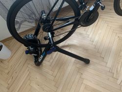 Wahoo kickr snap + osa through axle + podložka pod přední kolo