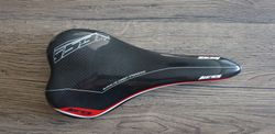 Karbonové sedlo Ness 168g