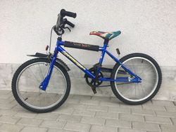 Dětské kolo Aggressor shark 20´ a helma