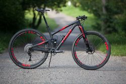 Trek Top Fuel 9.9 s Rockshox RS-1 vybava XTR kola DT-Swiss