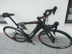 ELEKTROKOLO CUBE AGREE HYBRID C:62 RACE CARBON´N´WHITE 2020