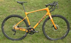 GIANT Revolt Advanced - velmi pohodlné gravel kolo s karbonovým rámem - NOVÉ Giant Revolt Advanced 2
