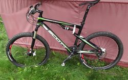 Scott, Spark 35, Full, karbon, Vidlice 100mm, zadní tlumič 100mm, zamykání z řidítek.