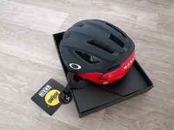 Helma Oakley Aro 3 Mips