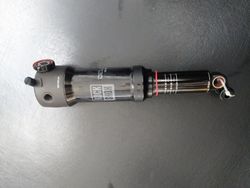 RockShox Deluxe select 205x65 Trunnion