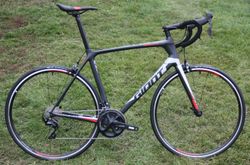 GIANT TCR Advanced - velmi dostupné závodní silniční kolo s karbonovým rámem - NOVÉ