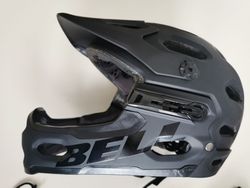 NOVÁ Cyklistická helma Bell Super 3R MIPS Mat Black - odnimatelná brada