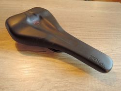 Sedlo SQlab 610 Ergolux 13 cm