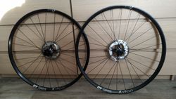 Zapletená kola DT SWISS X 1700, Shimano 12 Micro Spline, 15×100/12×148, najeto 500 km