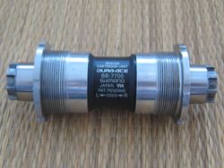 Středová osa Shimano Dura-Ace BB-7700 Octalink V1,68 /109,5mm,BSA