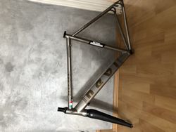 NEVI SPINAS titan