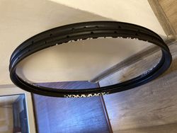 DT Swiss MTB asymetrický Al ráfek, XR 361 29" - 32 děr, černý