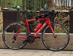 Dámské karbonové Silniční kolo Focus IZALCO RACE 105