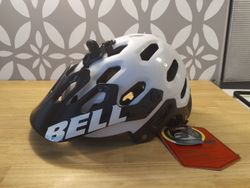 NOVÁ Bell SUPER 2 MIPS vel.S