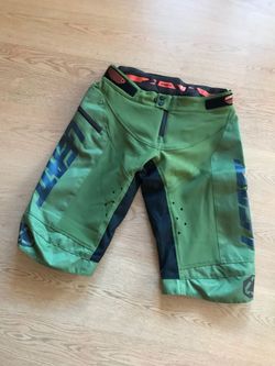 Prodám kraťasy leatt DBX 4.0 Short Forest