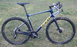 GIANT Revolt Advanced - velmi pohodlné gravel kolo s karbonovým rámem - NOVÉ