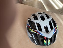 Prodám helmy Specialized