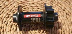 Náboj DT Swiss 370 přední, 100x15mm, 32děr